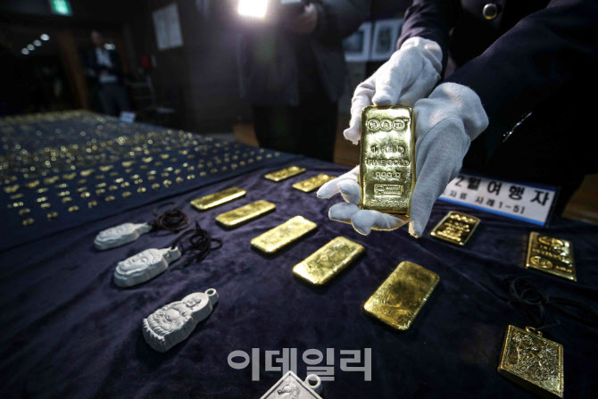 [포토]인천공항세관 금 밀수품 집중 단속