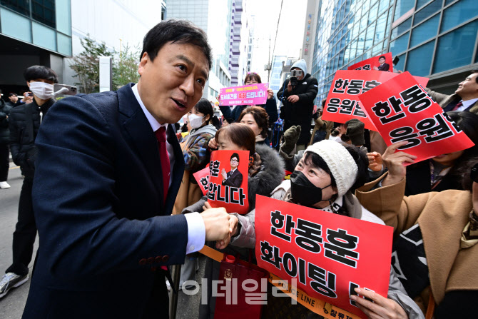 [포토]북콘서트 참석하는 정성국 의원