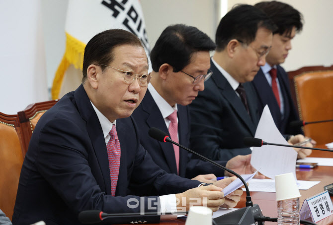 [포토]권영세, '배우자 상속세 전면 폐지...세대간 부의 이전 아니다'