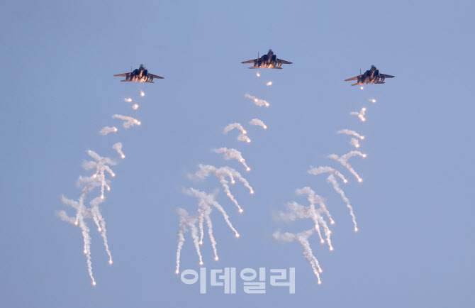 [포토]한미연합 실사격 훈련, 'F-15K 플레어 발사'