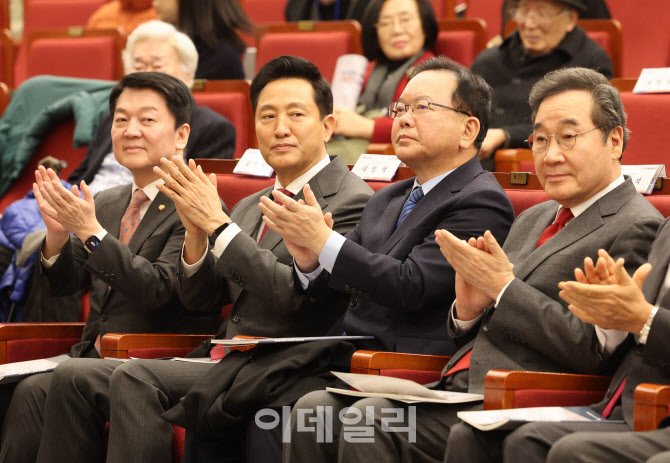 [포토]안철수-오세훈-김부겸-이낙연, '개헌 박수?'