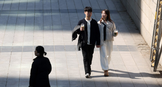한결 포근해진 3월 기온…10도 이상 일교차 주의[내일날씨]