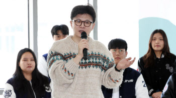 한동훈, 아이돌 제치고 1위 등극…"여성들 많이 샀다"