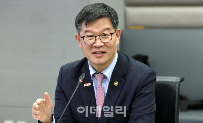 이기일 차관이 주목한 '팍스'…전문가들 논의 시작