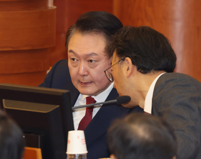 국힘 "尹석방 환영…혼란 출발은 민주당·공수처"