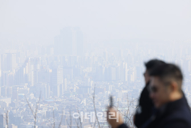 [포토]포근한 날씨에 미세먼지