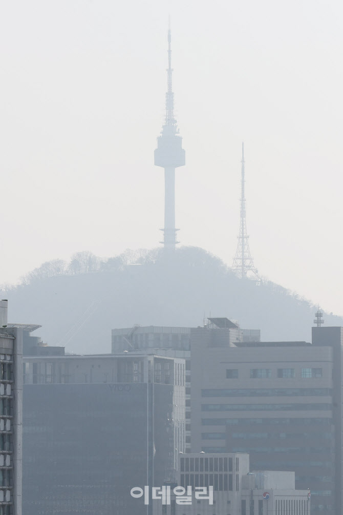 [포토]미세먼지로 뿌옇게 보이는 남산