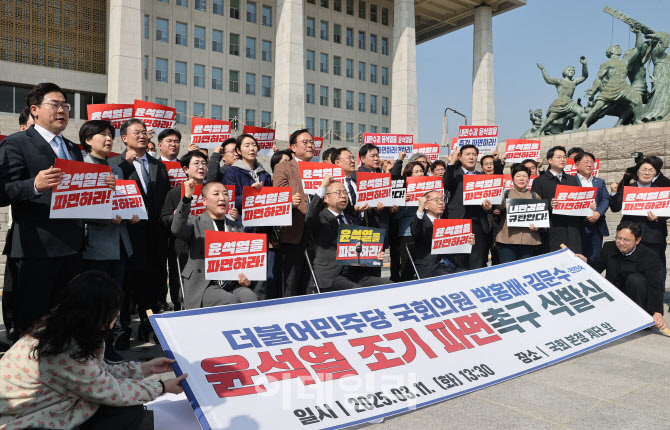 [포토]전진숙-박홍배-김문수 삭발, '윤석열을 파면하라'