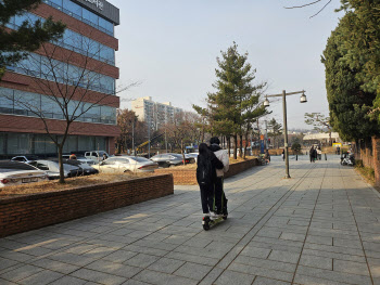 `전국 최초` 킥보드 없는 거리…'기대' Vs '우려' 혼재[르포]