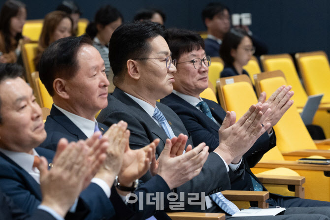 [포토]박수치는 조원태 대한항공 회장