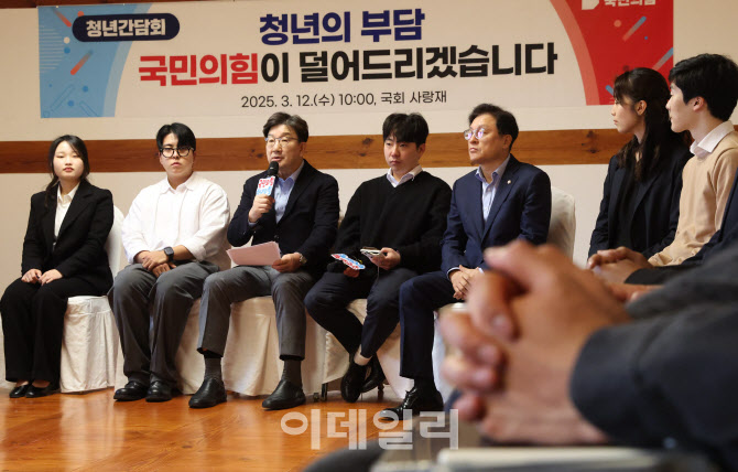 [포토]권성동, '청년의 부담, 국민의힘이 덜어드리겠습니다'