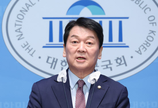 안철수 "검찰총장 탄핵한다는 野…판사에게는 일언반구 없어"