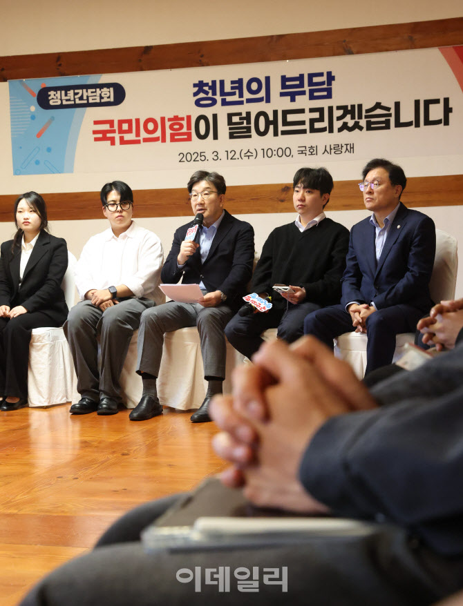 [포토]청년 정책 간담회, '모두발언하는 권성동 원내대표'