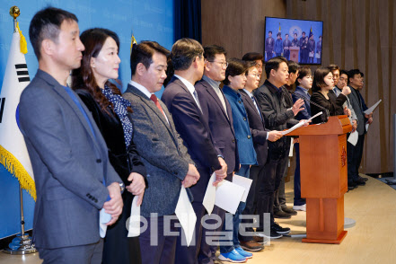 민주당 3선 의원들, 尹 선고기일 지정 촉구