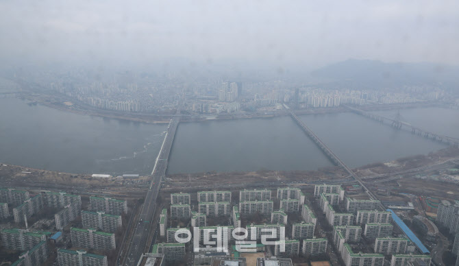 [포토]밤부터 불청객 황사…당분간 공기질 매우 나쁨