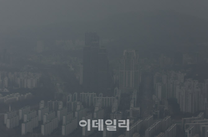 [포토]황사 유입에 미세먼지 기승