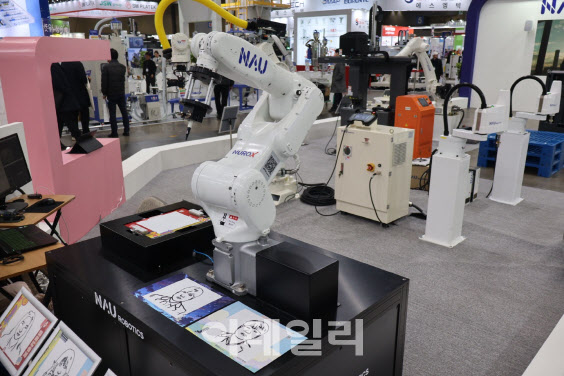 나우로보틱스, '캐리커처' 그리는 AI 기반 로봇 기술 선봬