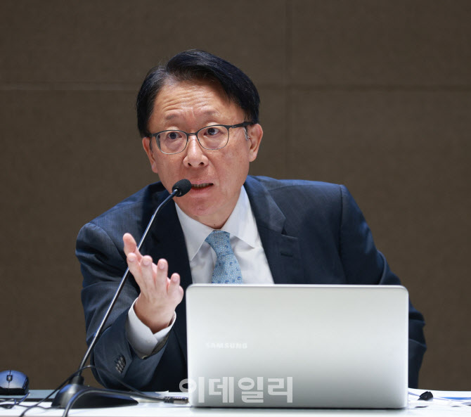 신성환 금통위원 "향후 통화정책, 경기하방 압력 완화에 비중"