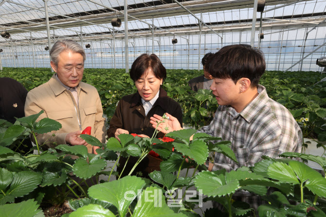 [포토] 청년농업인과 대화하는 송미령 장관과 강호동 회장