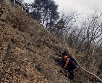 “등산하다 추락해 기절…다음날 발견된 여성” 밝혀진 전말은