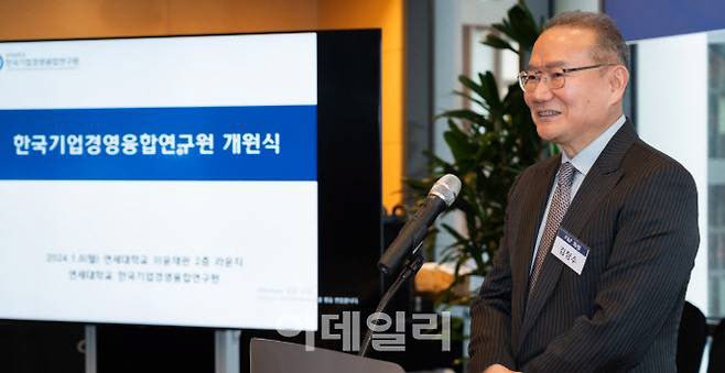 김창수 F&F 회장, 작년 보수 총 23억원 수령