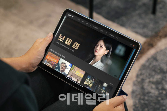 웨이브, AI 음성 상담 상담 ‘웨이비’ 도입…국내 OTT 최초