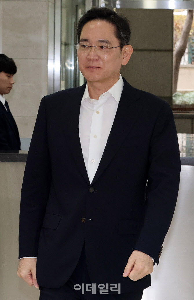 [포토]청년 취업 지원 현장 간담회 향하는 이재용 삼성전자 회장