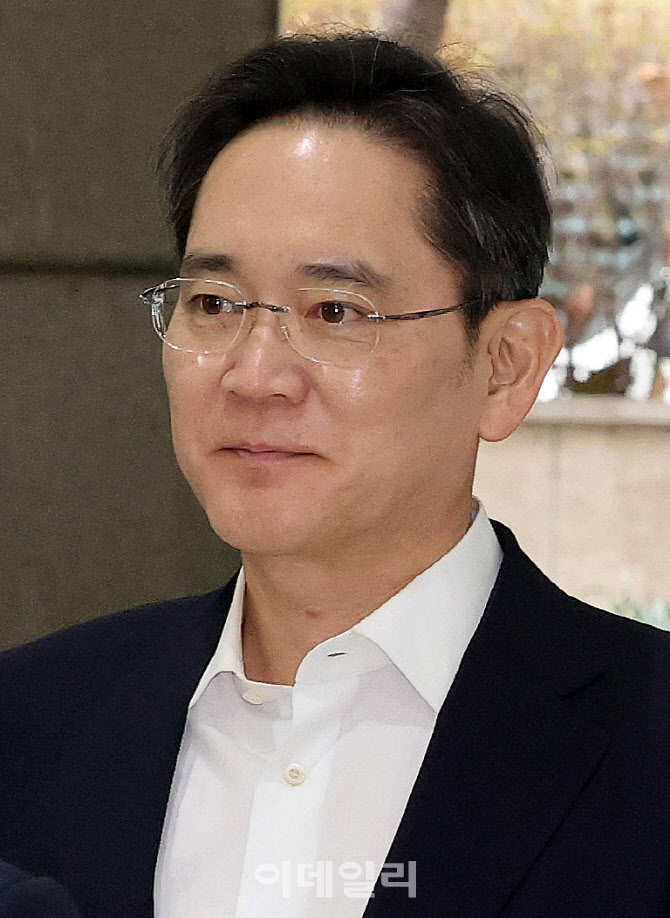 [포토]청년 취업 지원 현장 간담회 향하는 이재용 회장