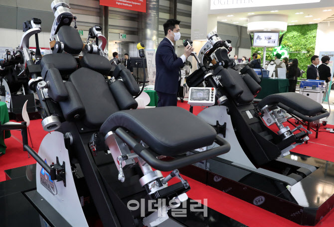 [포토] 척추 치료 의료기기