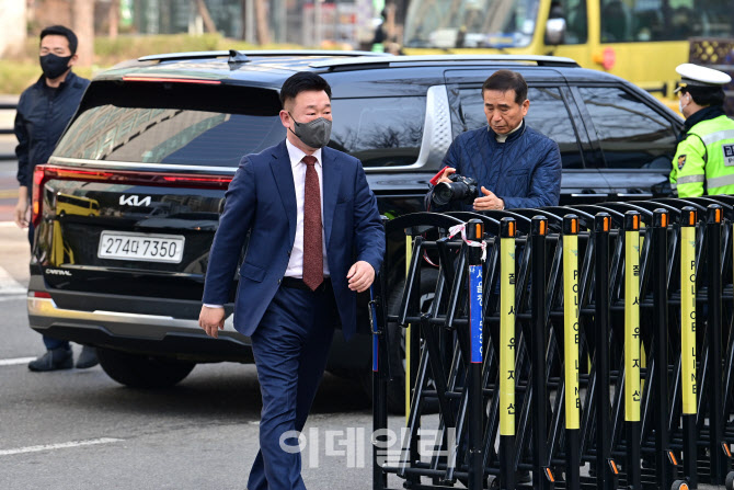 [포토]법정으로 향하는 이광우 본부장