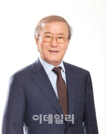 윤윤수 휠라홀딩스 회장, 작년 보수 39.9억 수령