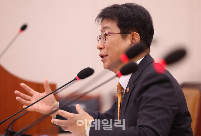 [포토]법사위 전체회의, '답변하는 박상우 국토부 장관'