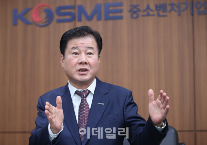 강석진 중진공 이사장, 아파트 등 19억 신고…4.2억↑[재산공개]