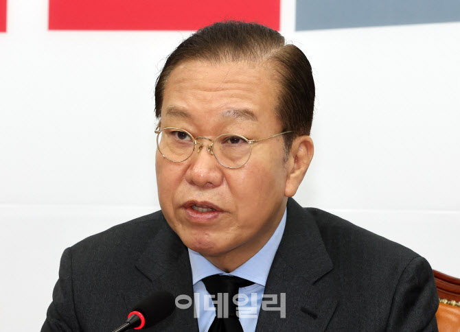 [포토]권영세, 이재명 무죄에 "판사 정치성향 따라 판결, 법원 신뢰 무너져"