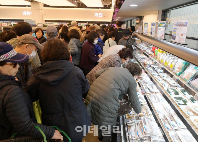 [포토] 하나로마트 둔촌포레온점 재개장 대성황