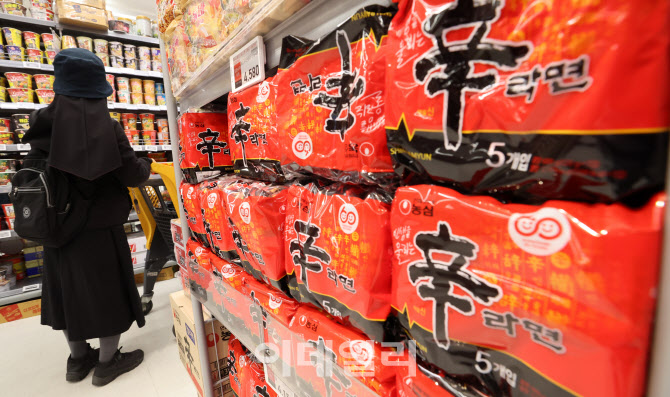 [포토]식품기업 도미노 가격 인상…커피·라면·맥주 가격 줄줄이↑
