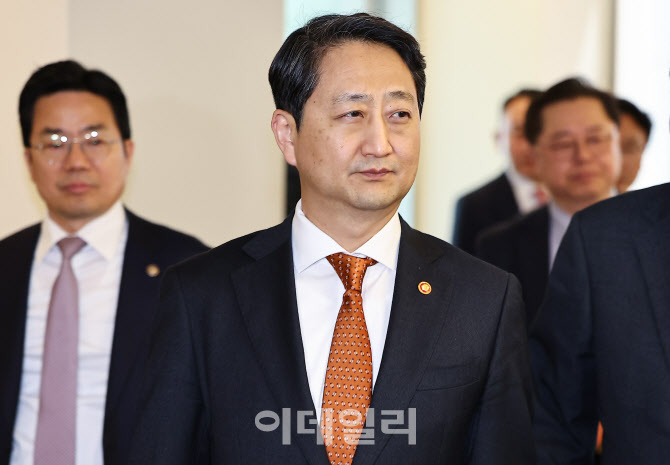 [포토]민관 합동 美 관세조치 대책회의 참석하는 안덕근 산자부 장관