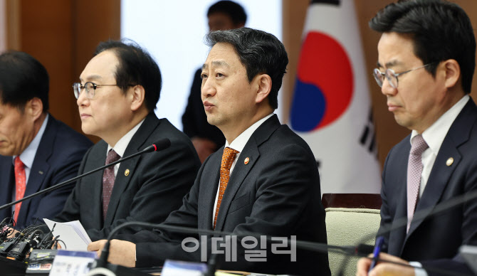 [포토]민관 합동 美 관세조치 대책회의에서 발언하는 안덕근 산자부 장관