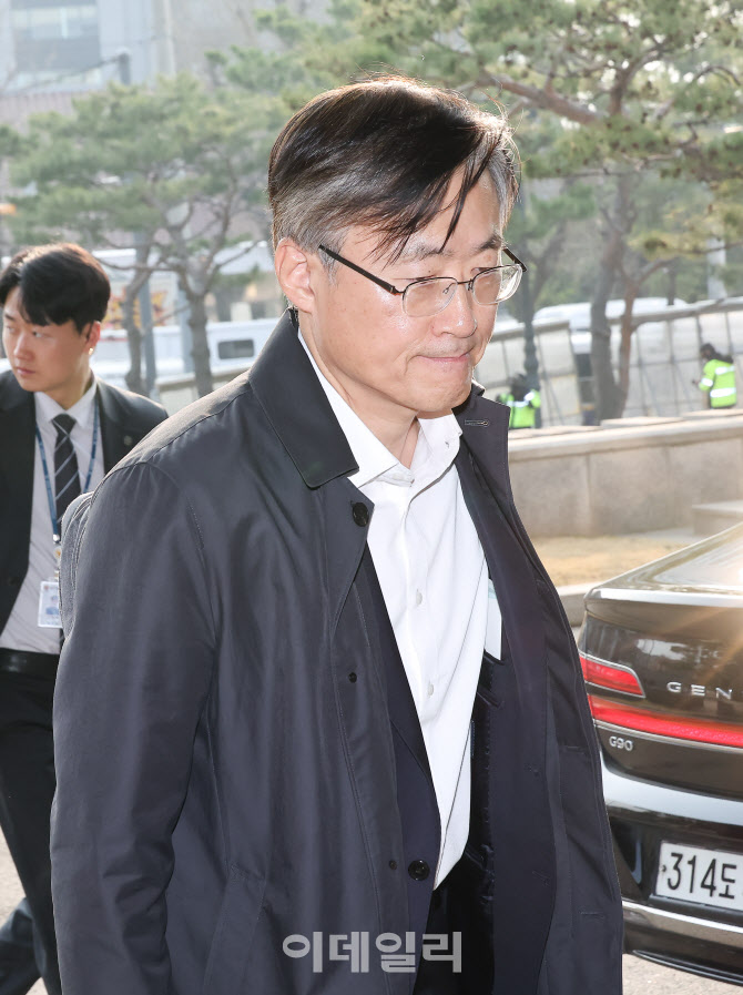 [포토]尹 탄핵심판 선고, '출근하는 김형두 헌법재판관'