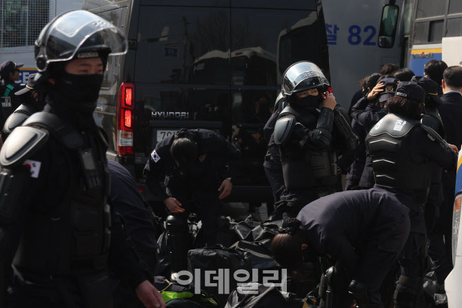 [포토]경찰 보호장비 착용