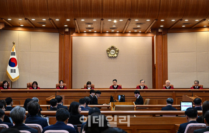 [포토]헌재 전원일치 '윤석열 대통령 파면'