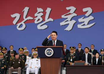 명령 따랐다 중형 위기인데...尹, 군경 지휘관 진술 '나몰라라'
