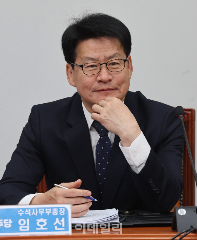 [포토]기자간담회, '질문 듣는 임호선 수석사무부총장'