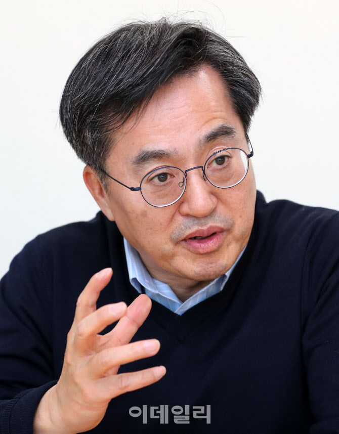 [속보]김동연 "내란종식과 함께 내전 같은 정치도 종식해야"