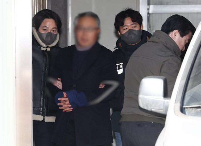 '서부지법 습격 합심' 피고인들, 공판서는 각자도생