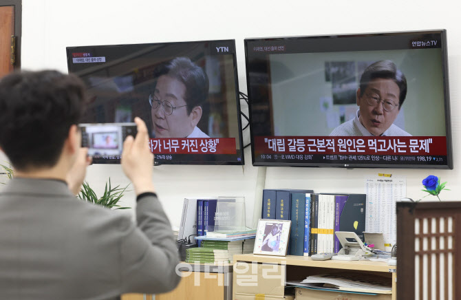 [포토]이재명 대선 출마 선언, '진짜 대한민국 만들 국민의 도구 되겠다'