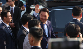 윤석열 "국민 한 사람으로 돌아가 새로운 길 찾겠다"