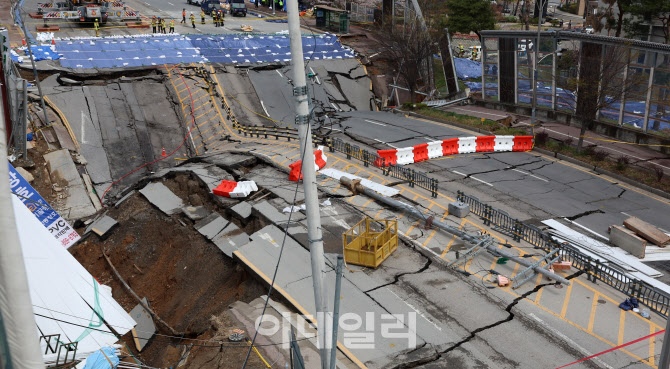 [포토]광명 신안산선 붕괴 사흘째…악천후에 구조 중단 계속