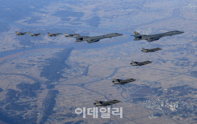 美 B-1B 전략폭격기 전개 한미연합훈련…트럼프 2기 출범 두 번째