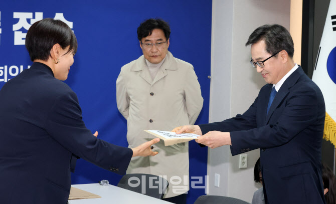 [포토]김동연 경기지사, 21대 대선 더불어민주당 예비후보 등록
